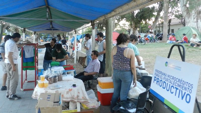 La Municipalidad de la Capital lanzó feria de emprendedores