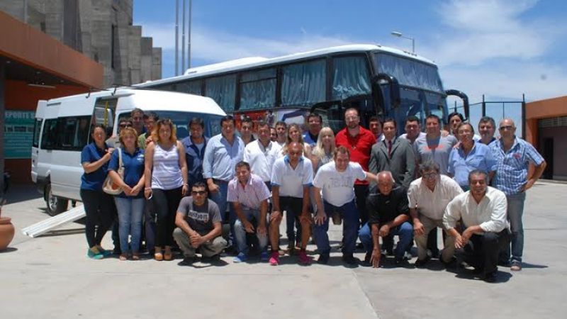 Deportes presentó unidades para el traslado de deportistas