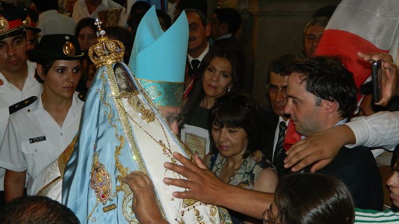 Multitudinaria manifestación de amor a la Morena Virgen del Valle