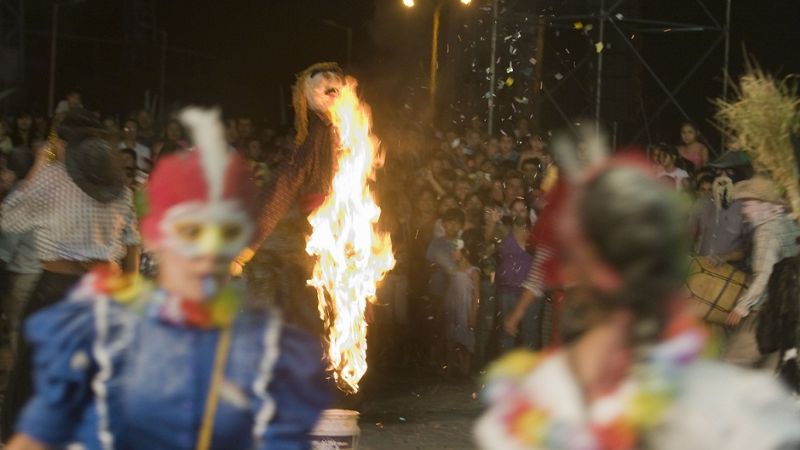 Murgas, comparsas y chaya de carnaval en el Parque de los Niños