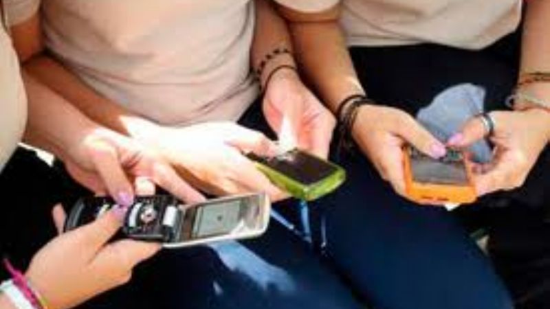 Compañias de celulares arrancarán 2016 con una suba del 10% en sus tarifas