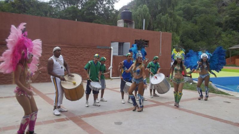 Alegría y color con los corsos barriales en SFVC