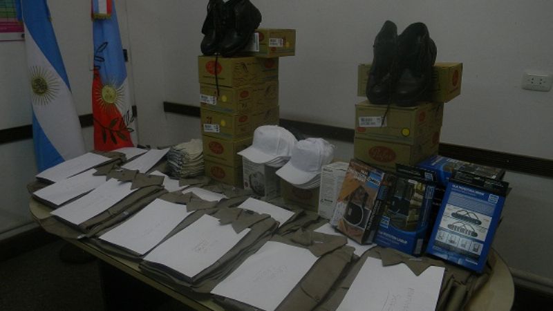 Entrega de indumentaria e insumos para personal de salud