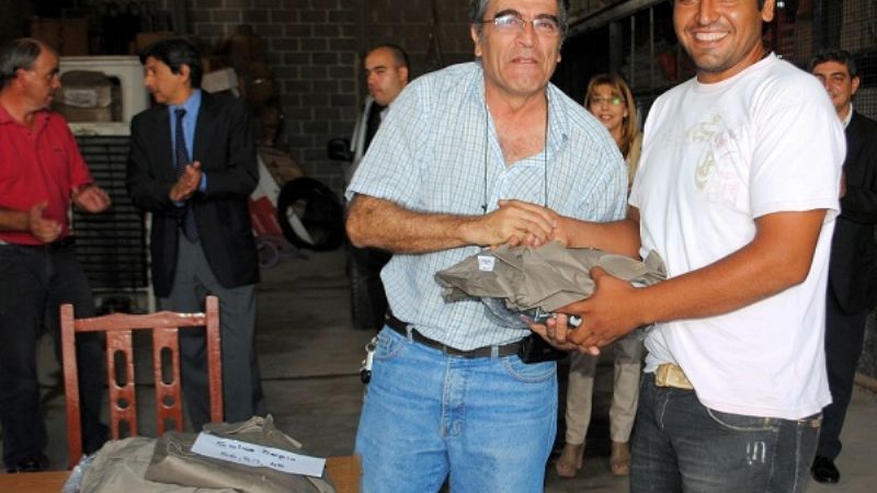 Entregan indumentaria al personal de Energía