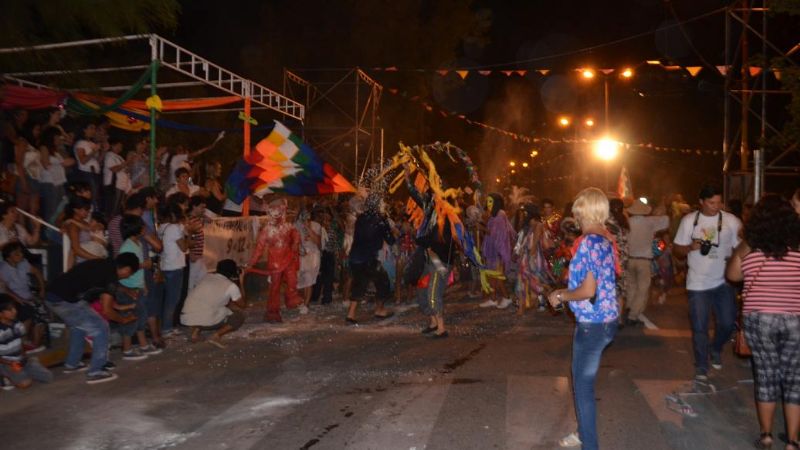 Una multitud participó de los carnavales en Valle Viejo