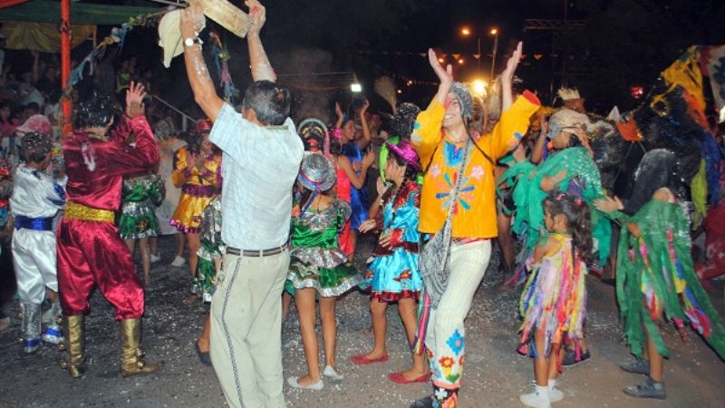Una multitud participó de los carnavales en Valle Viejo