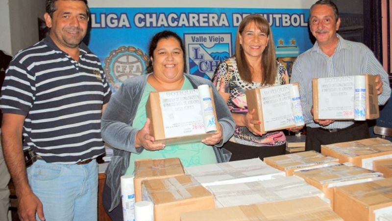 Salud donó botiquines a la Liga Chacarera de Fútbol