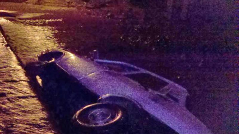 El río Santa María creció y varios vehículos fueron arrastrados
