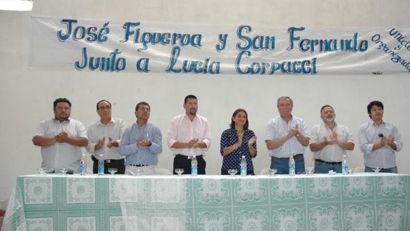 La Gobernadora entregó viviendas y anunció caminos