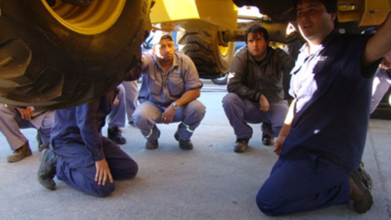 Capacitan a personal sobre uso de equipo vial