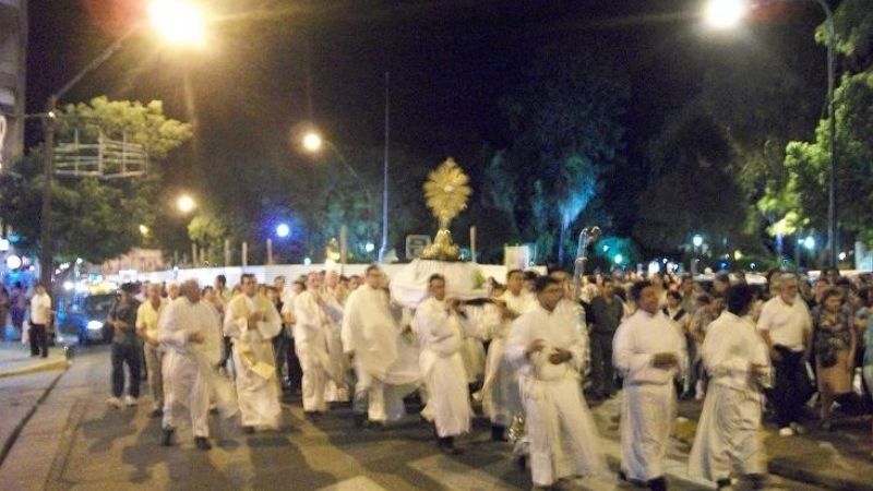 Urbanc presidió los actos de desagravio por la profanación del Santísimo