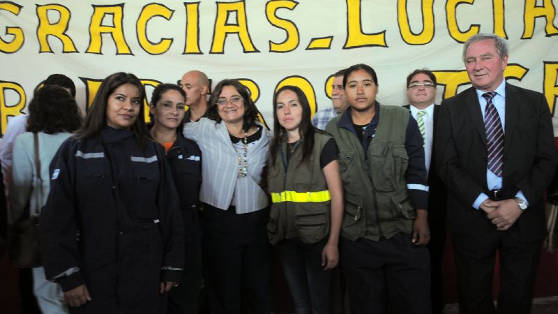 La gobernadora inauguró dos escuelas en el inicio del ciclo lectivo