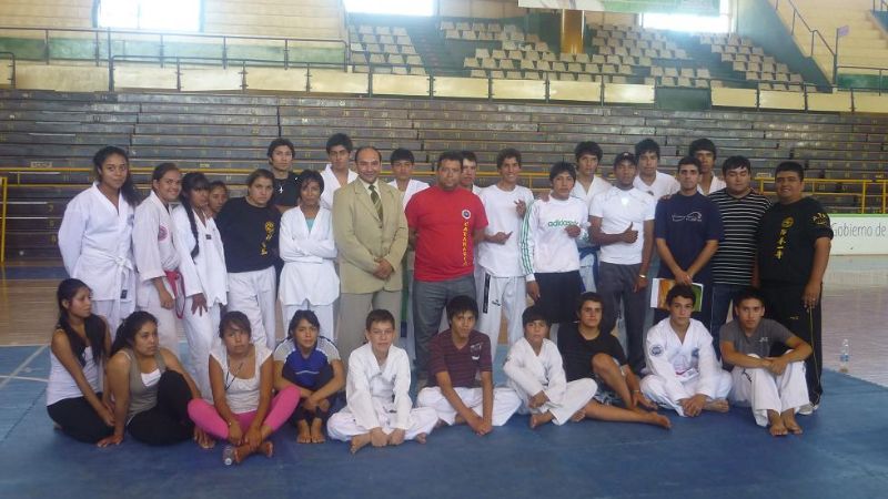 Gimnasia y taekwondo con evaluativos para JUDEJUT 2013