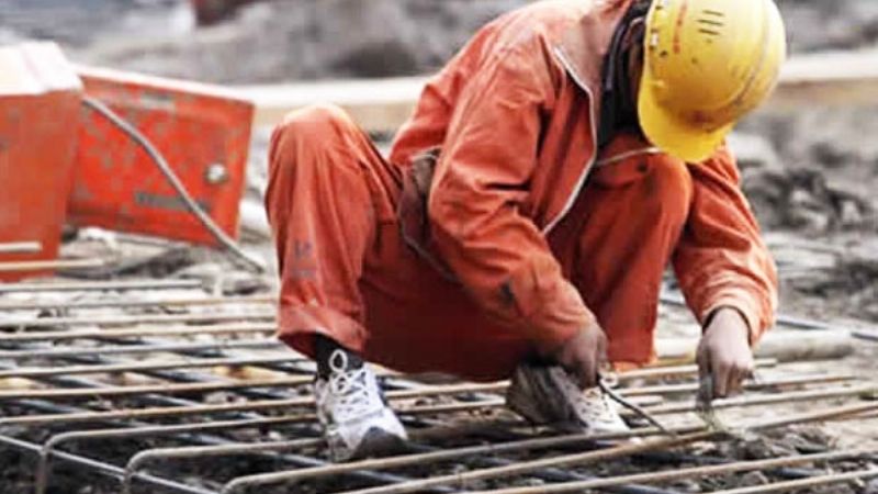 La construcción cae por décimo mes consecutivo