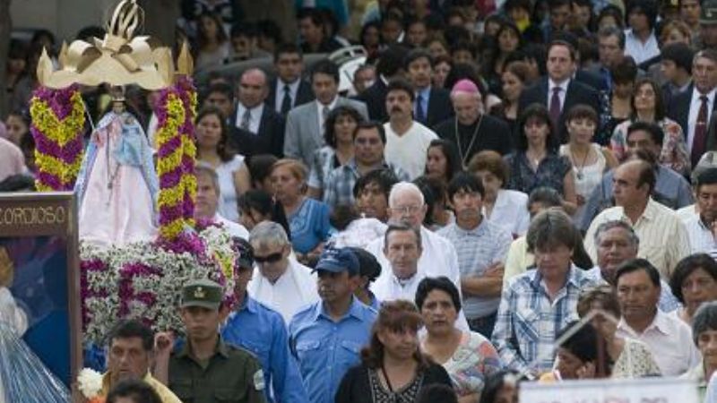 La Gobernadora participó de una procesión en Santa María
