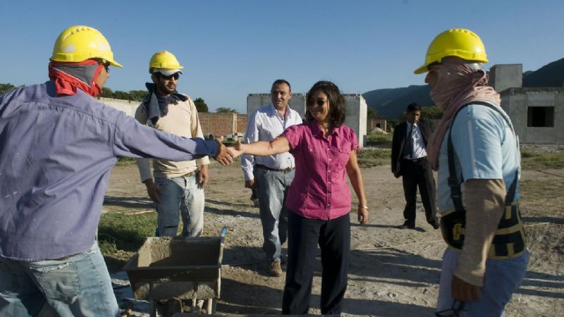 La gobernadora visitó obra de agua en Fray Mamerto Esquiú