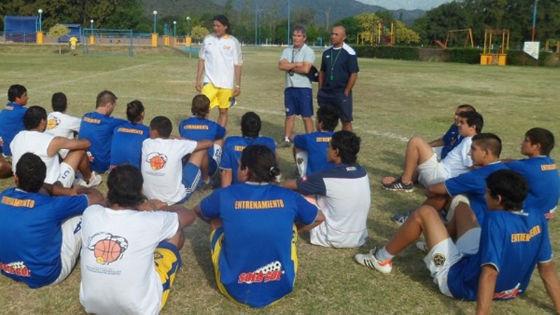 Amaya, DT con ascensos, que entusiasma a Policial