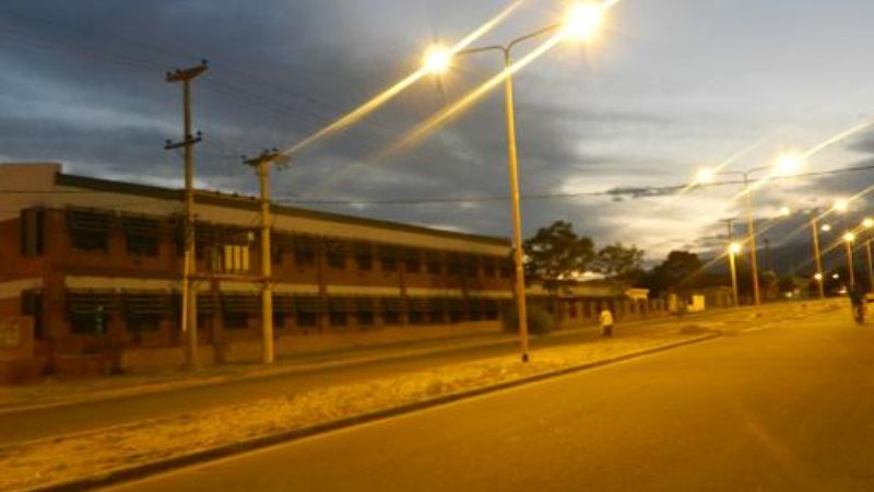 Instalan lámparas que ahorran energía en el alumbrado público