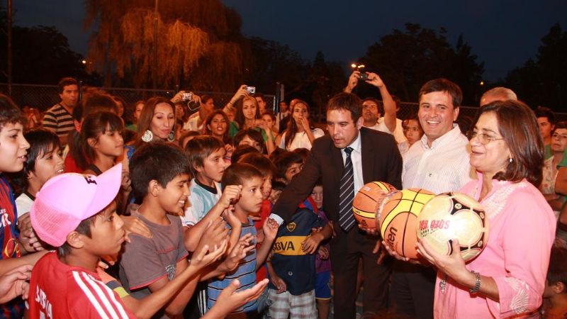 Inauguran playón polideportivo