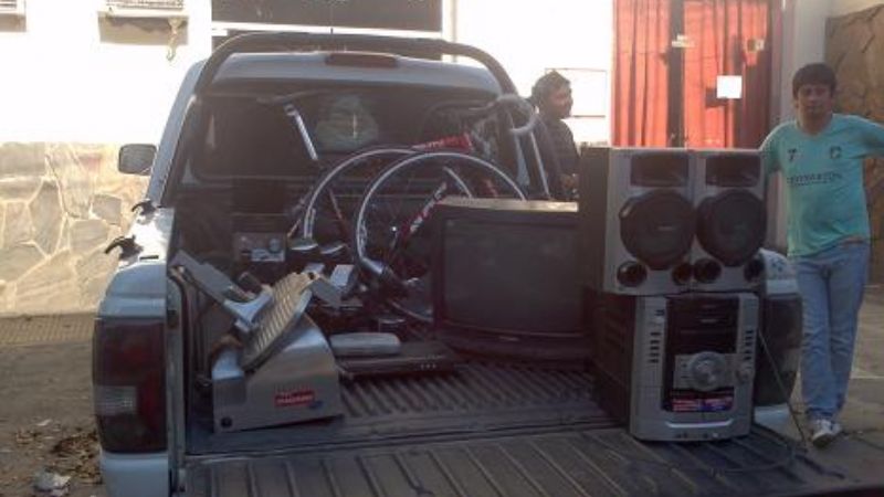 Allanaron dos viviendas y recuperaron elementos robados