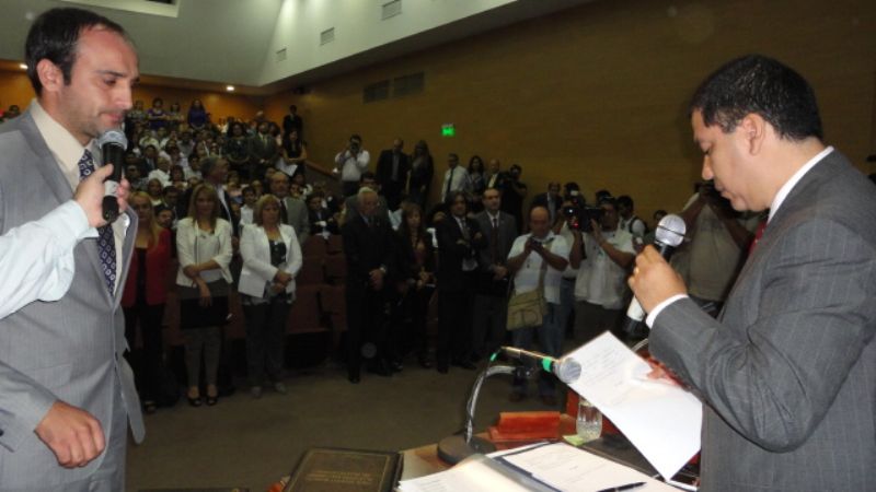 Simón Hernández por un año más