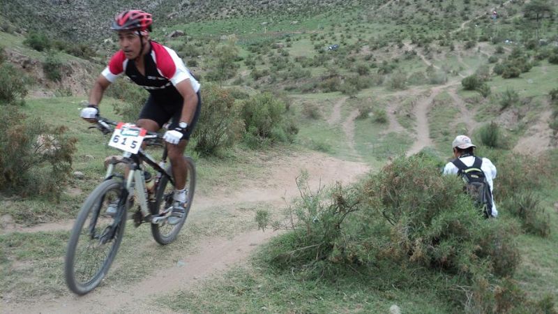 A pesar de la lluvia, los bikers pusieron primera en Tafí del Valle