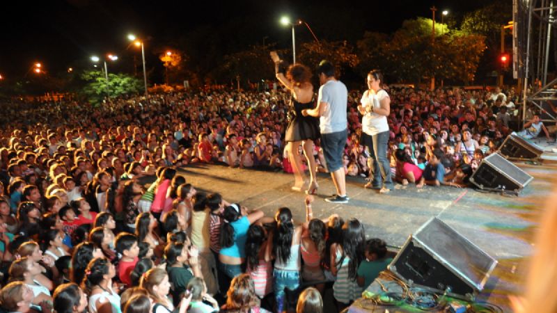 Más de 20 mil personas en el agasajo a la Mujer en el Parque de los Niños