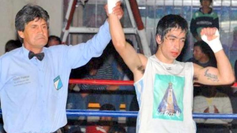 Doble fondo profesional de box en el Hindú BBC