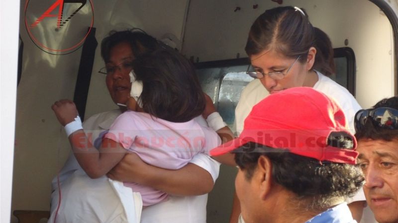 Accidentados fueron trasladados al hospital en una camioneta por falta de ambulancia 