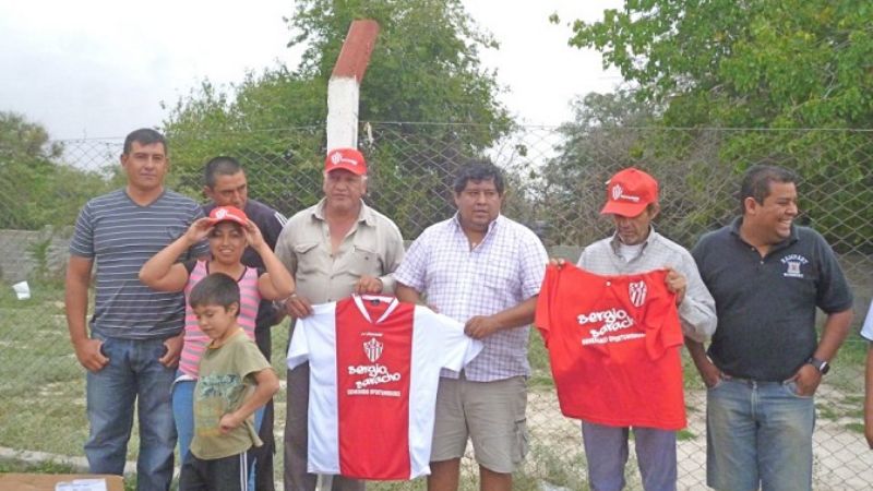 Dirigentes peronistas realizaron una donación al club de Siján 