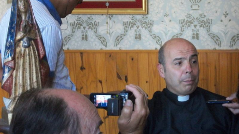 “Los argentinos debemos ser el país que más rece por el Papa”