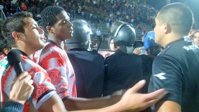 ¡Bárbaros, están matando al Fútbol!: clásico suspendido