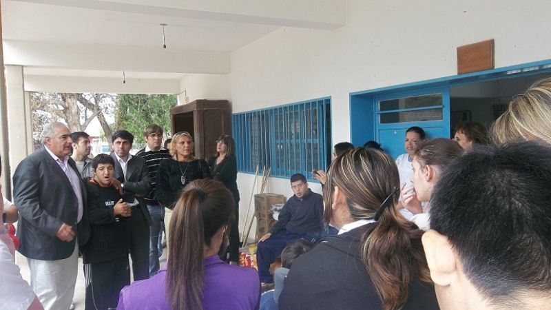 Donación de insumos de construcción a APANE