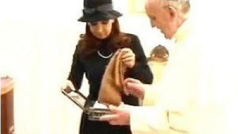 El Papa Francisco con poncho catamarqueño