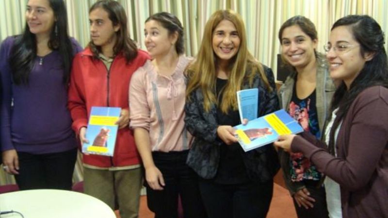 Entregan material bibliográfico sobre desaparecidos durante la dictadura