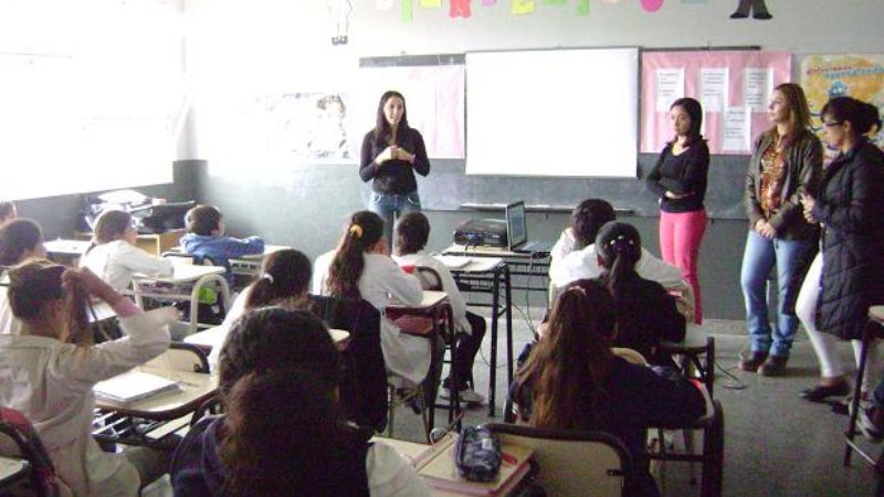 Charla taller sobre dengue en escuelas municipales