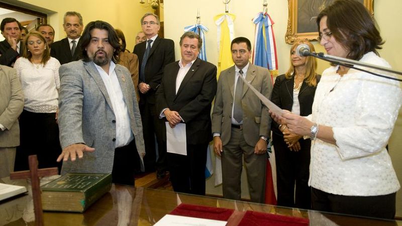 Ariza confirmó que el aumento a docentes será del 22% por decreto