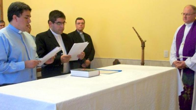 Profesión de fe y celibato de los nuevos diáconos