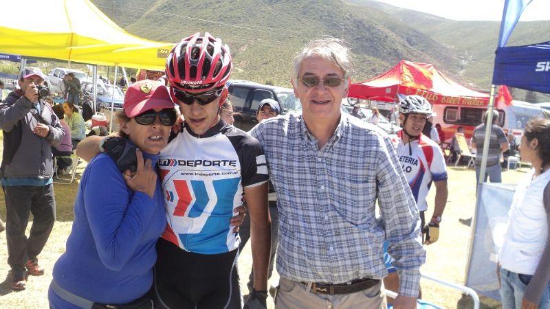 Excelente carrera del santamariano Álvaro Macías en el Argentino de mountain-bike