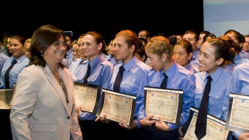 Acto de egreso de oficiales y agentes de la Policía 