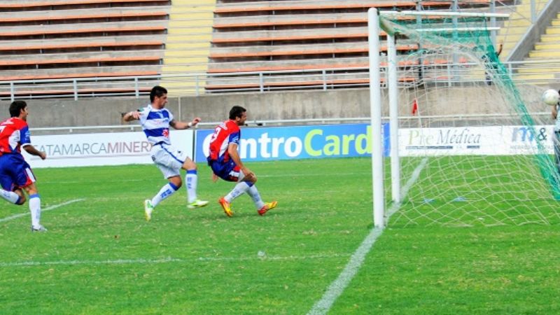 Gran triunfo “Santo” que  clasificó junto a Policial