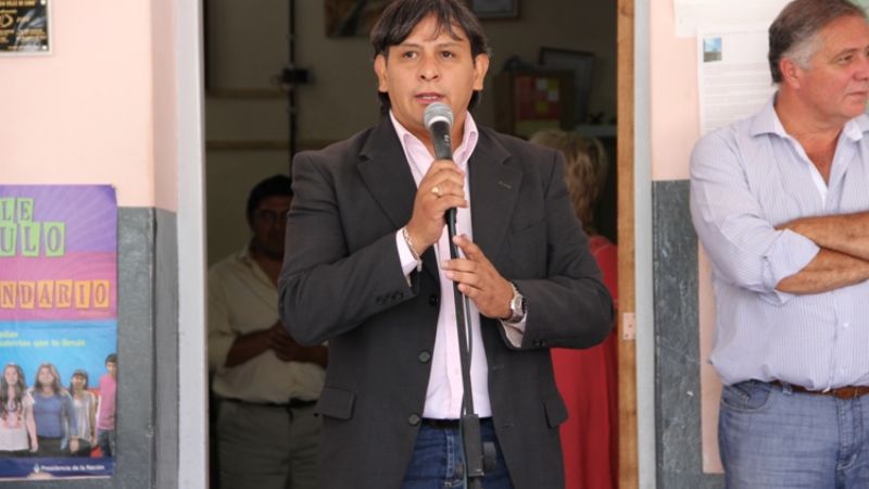 Intendentes ratifican convenio con la UNT