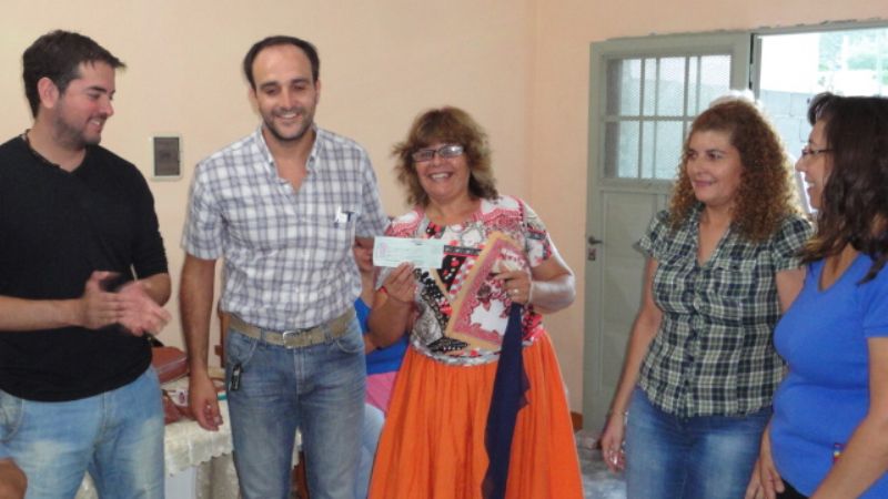 Hernández junto a jubilados de Banda de Varela