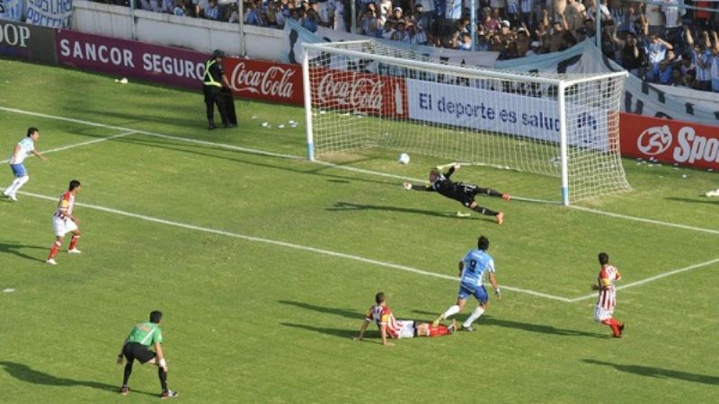 Morón, Atlético (T), Huracán y  Excursionista siguen de Copa
