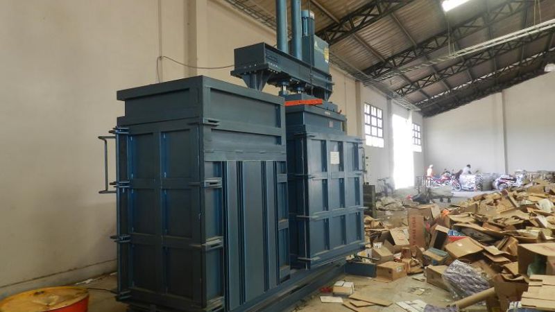 Jalil supervisó la nueva máquina en la Planta de RSU