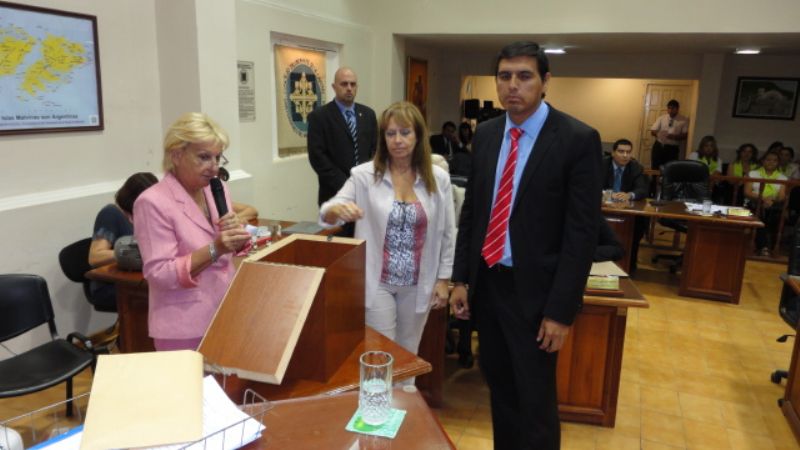 Aprueban nueva leyenda para los instrumentos oficiales municipales