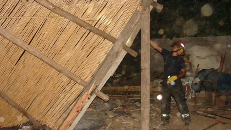 Tres personas lesionadas tras caer techo de un quincho