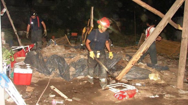 Tres personas lesionadas tras caer techo de un quincho