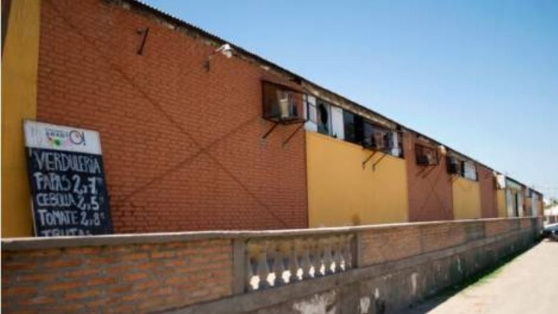 Por las bajas ventas puesteros vuelven al viejo mercado