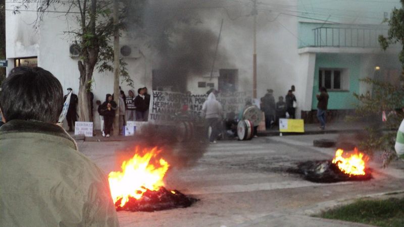 Nueva protesta contra el fiscal González y bloquean el paso a la Fiscalía